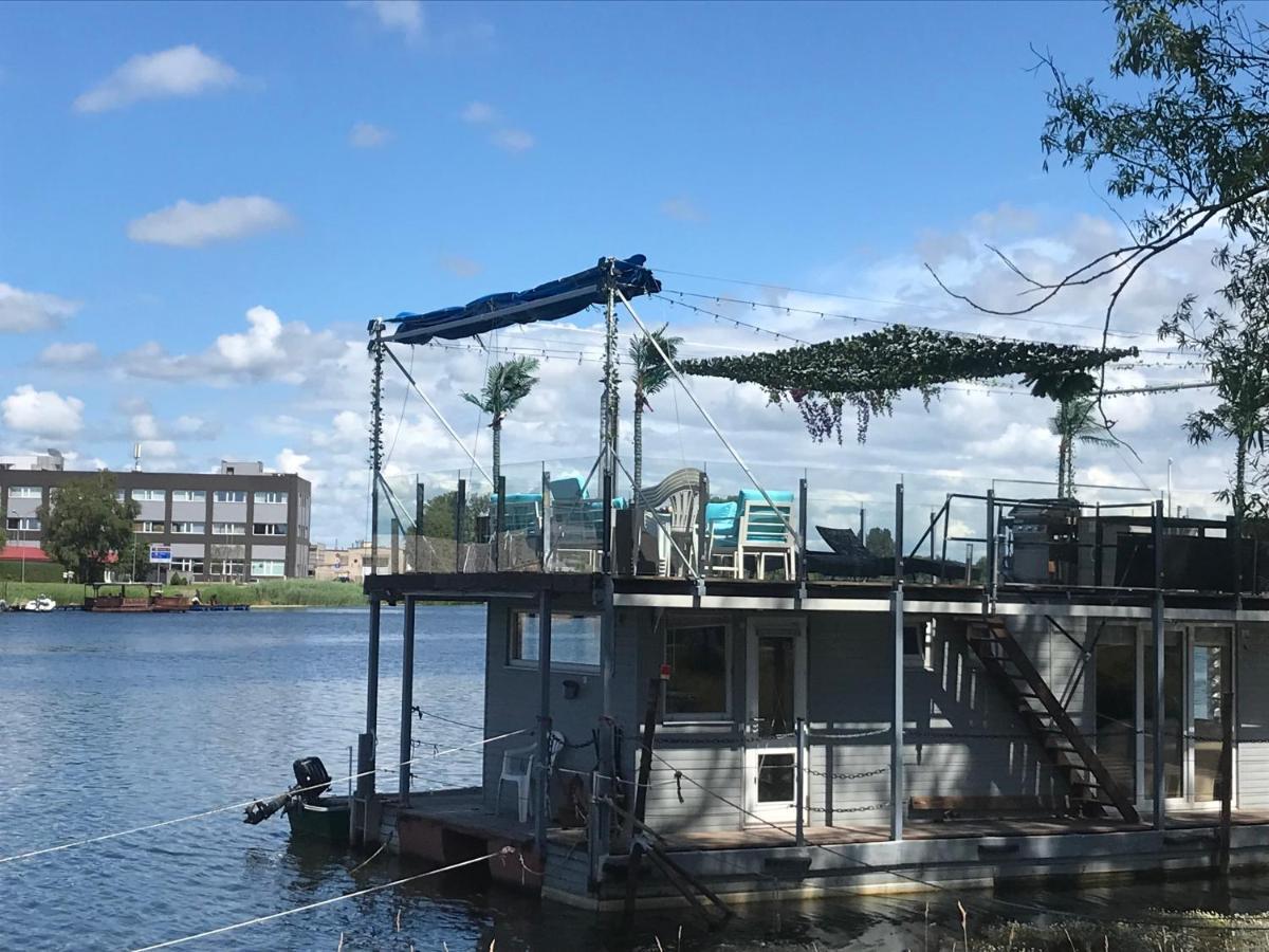 Houseboat On The Water Liepāja Exterior foto