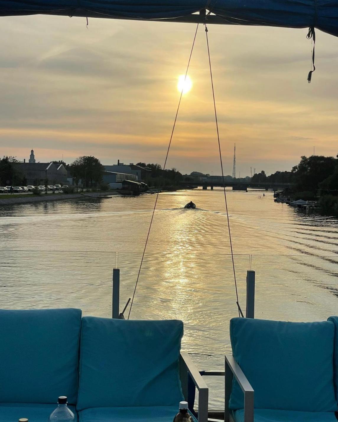 Houseboat On The Water Liepāja Exterior foto