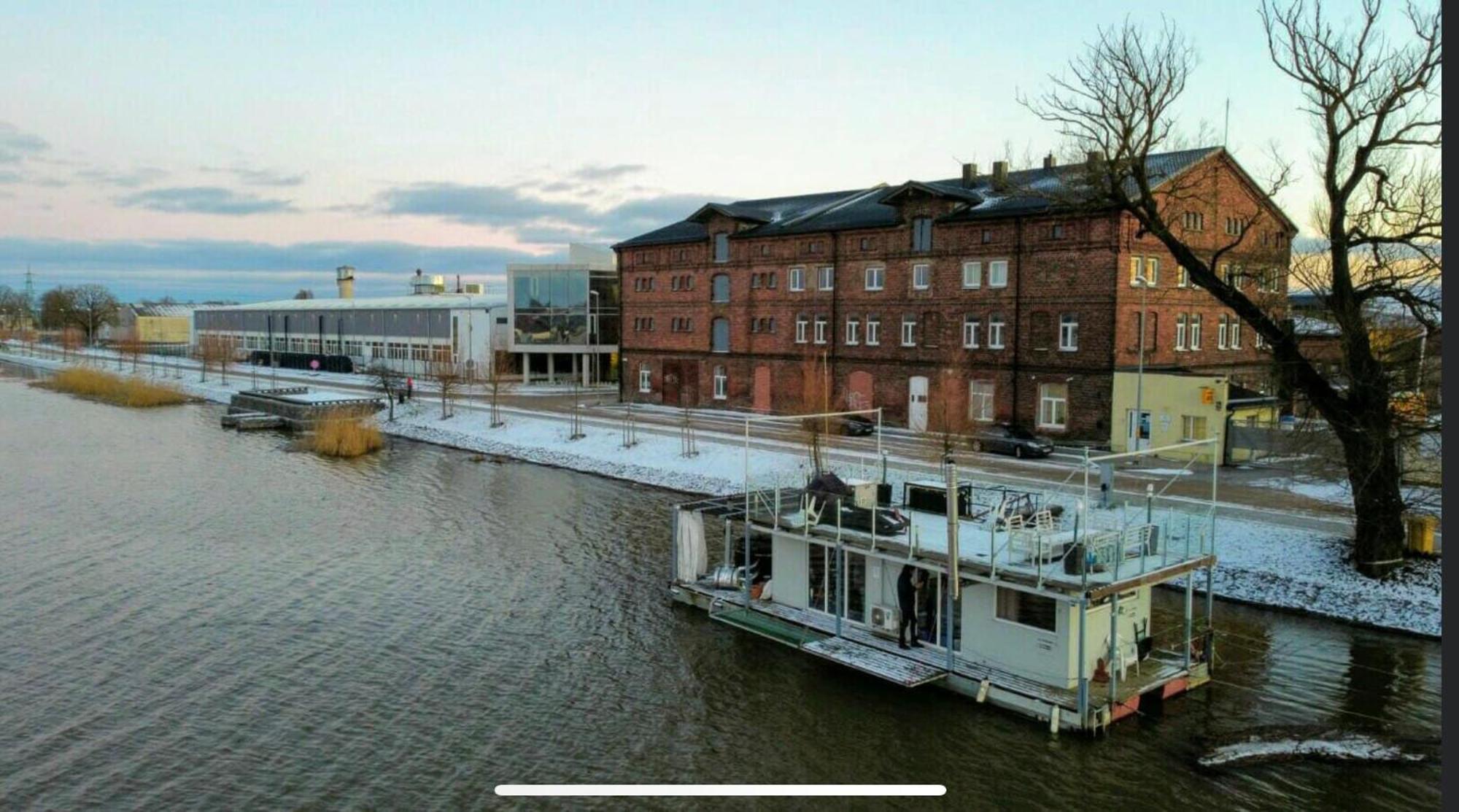 Houseboat On The Water Liepāja Exterior foto