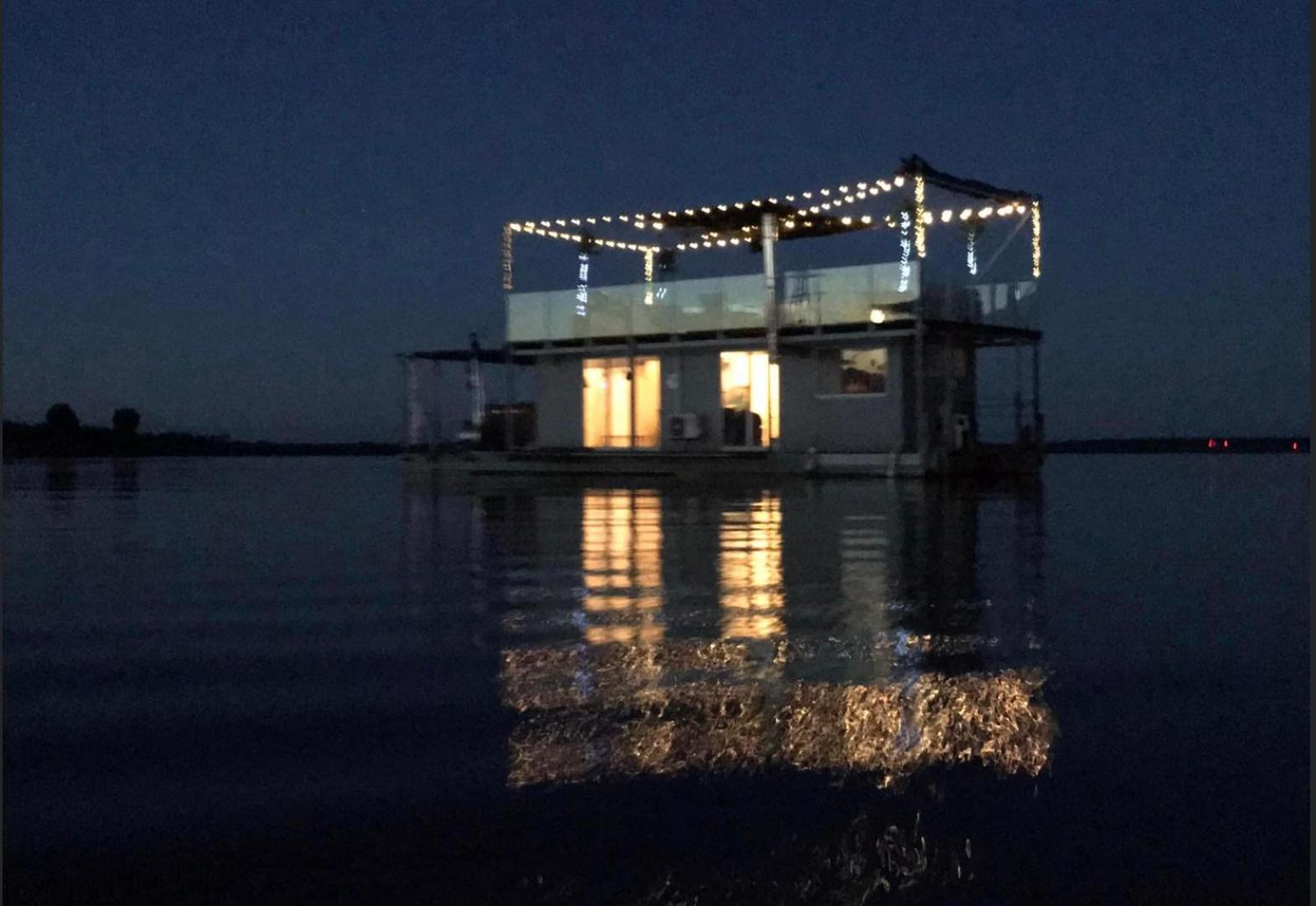 Houseboat On The Water Liepāja Exterior foto