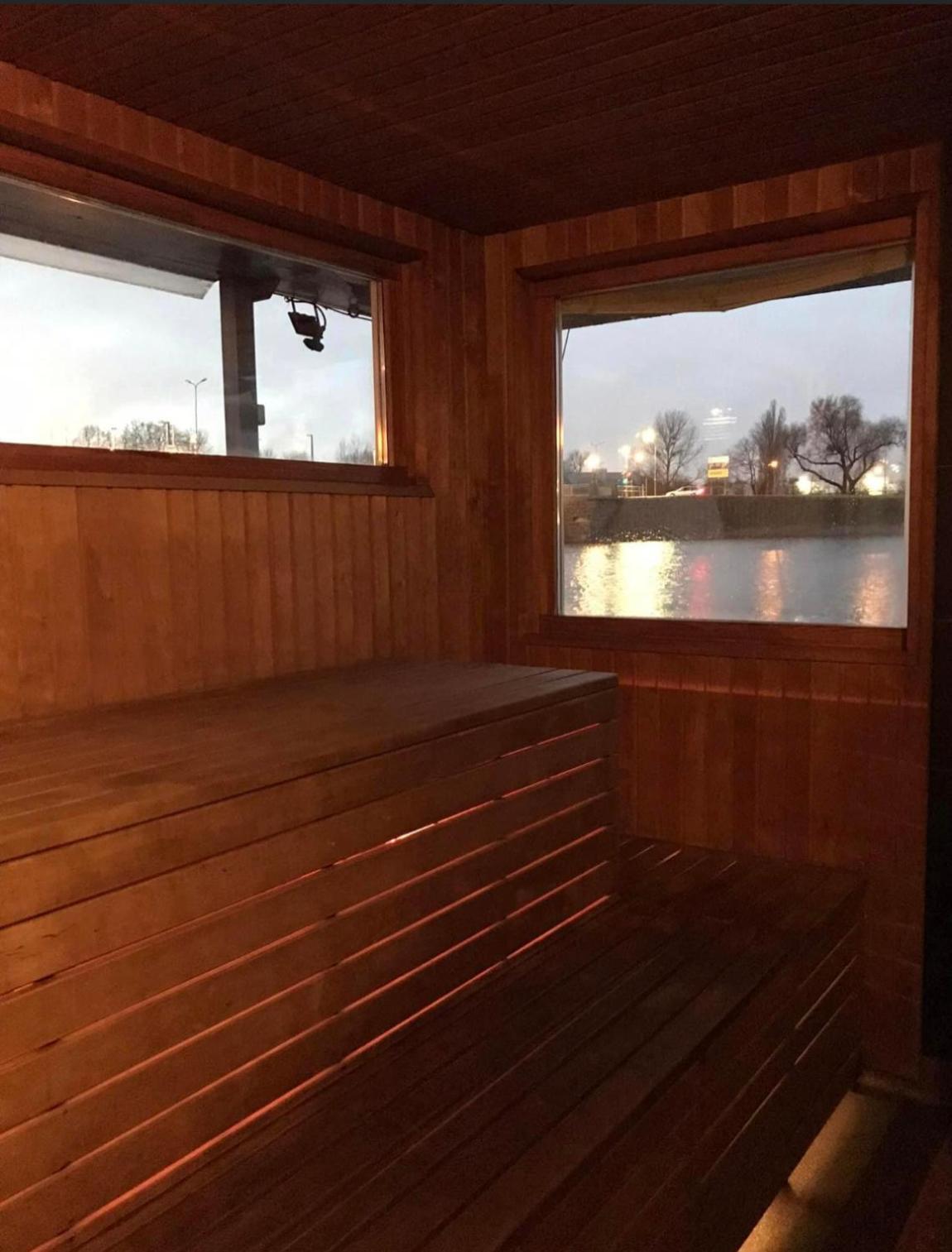 Houseboat On The Water Liepāja Exterior foto