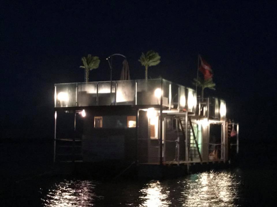 Houseboat On The Water Liepāja Exterior foto