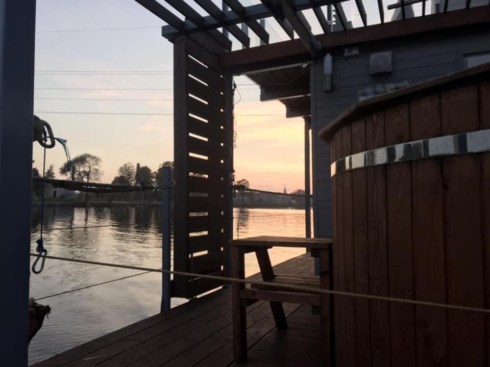 Houseboat On The Water Liepāja Exterior foto