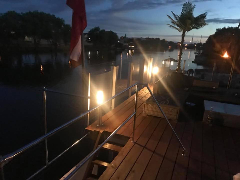 Houseboat On The Water Liepāja Exterior foto